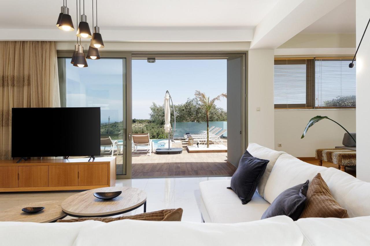 Rizes Villa With Jacuzzi & Heated Pool Agia Triada Buitenkant foto