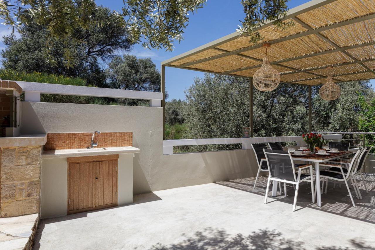 Rizes Villa With Jacuzzi & Heated Pool Agia Triada Buitenkant foto