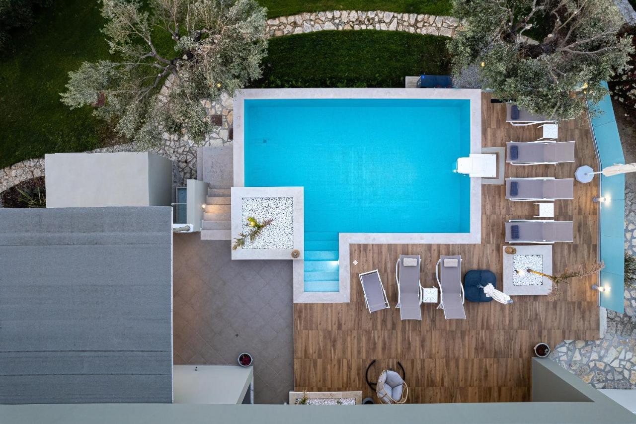 Rizes Villa With Jacuzzi & Heated Pool Agia Triada Buitenkant foto